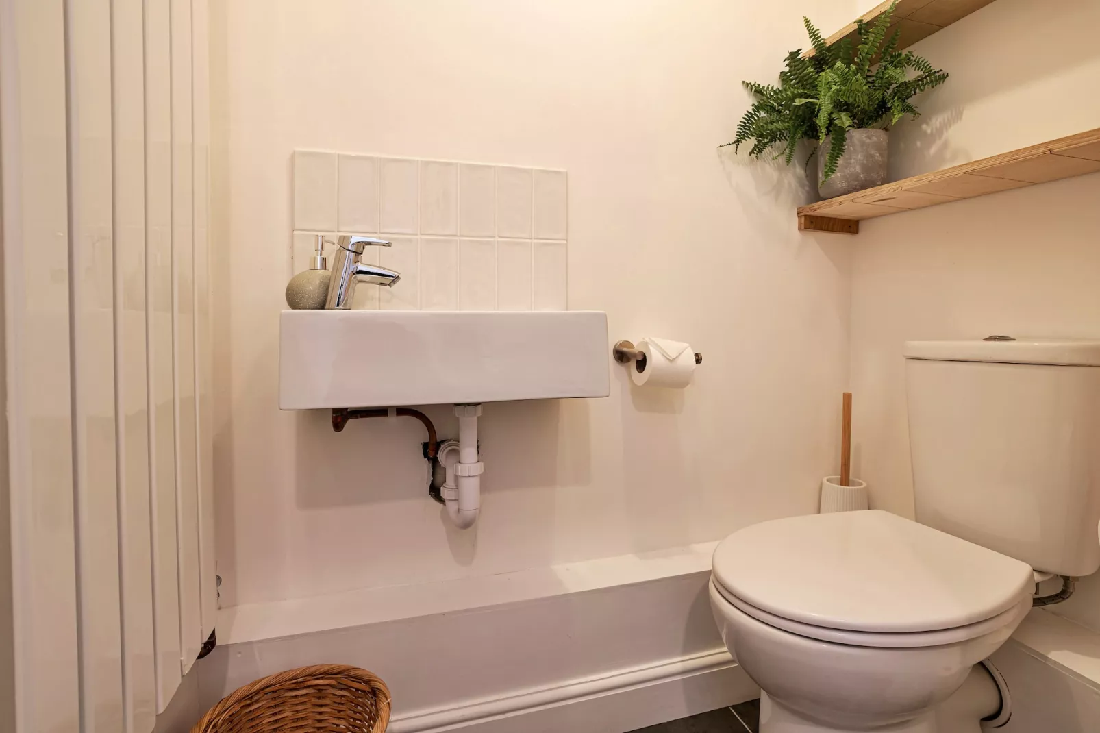 Courtyard Cottage-Bathroom