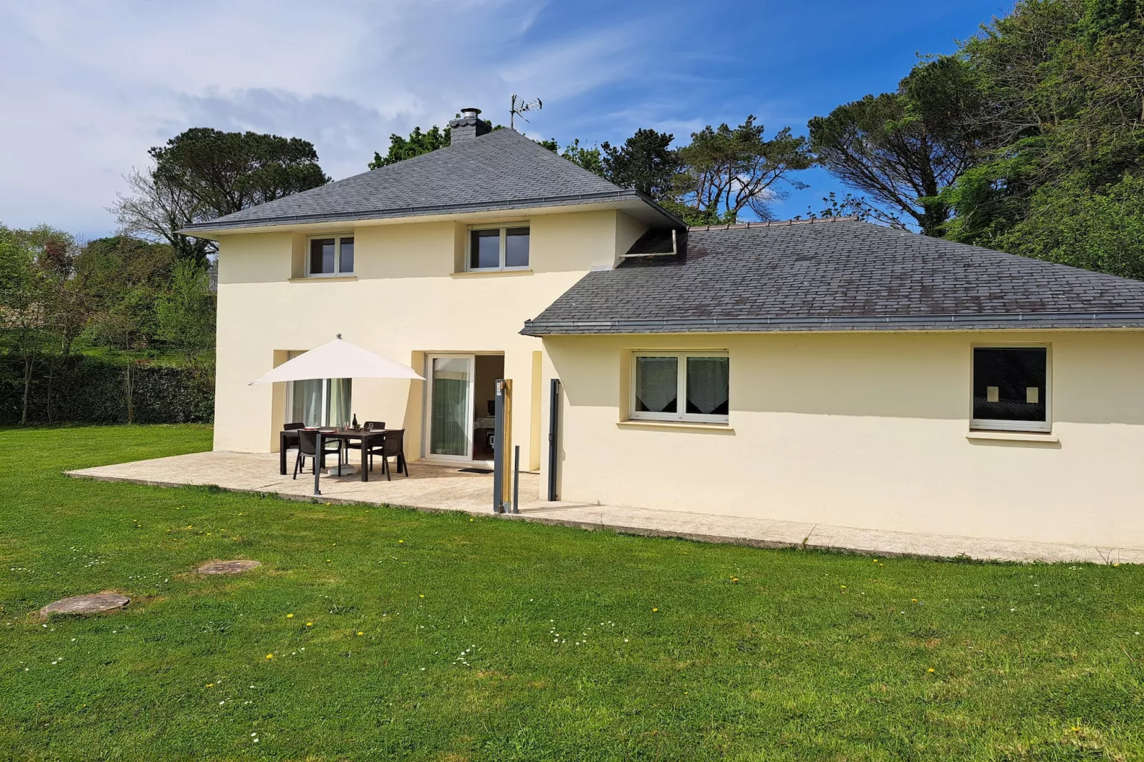 Maison de vacances Hanvec-Exterior summer