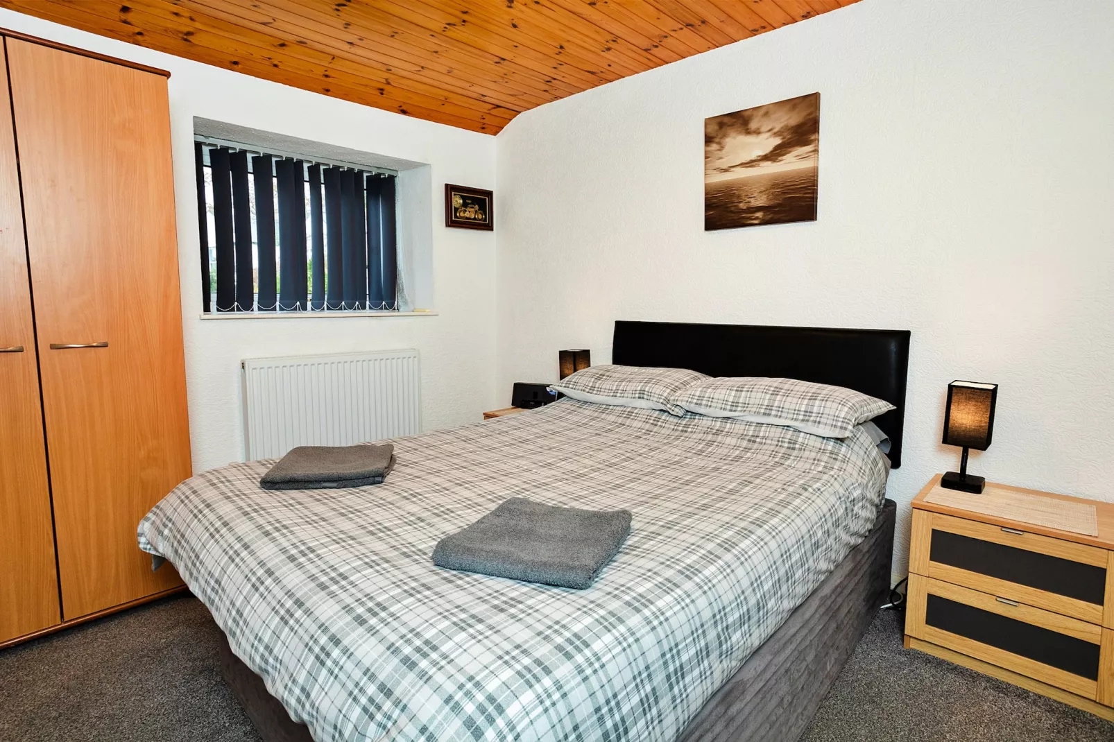 Woodstock Lodge-Bedroom