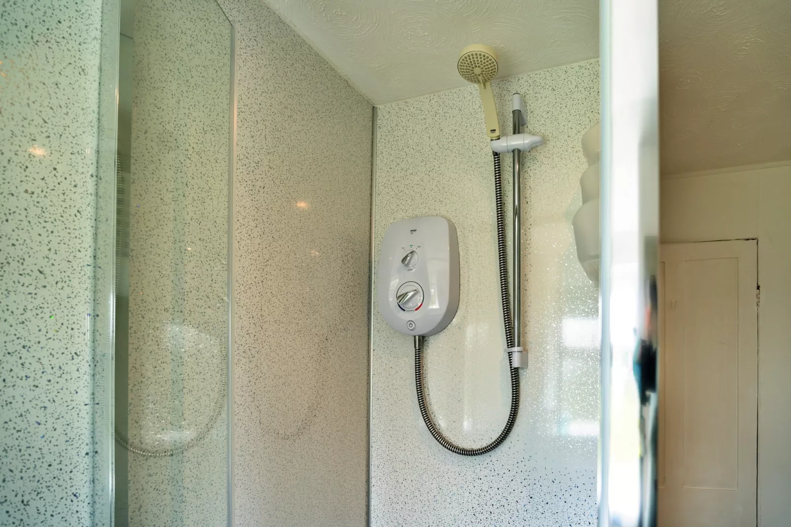Cutkieve Farm Cottage-Bathroom