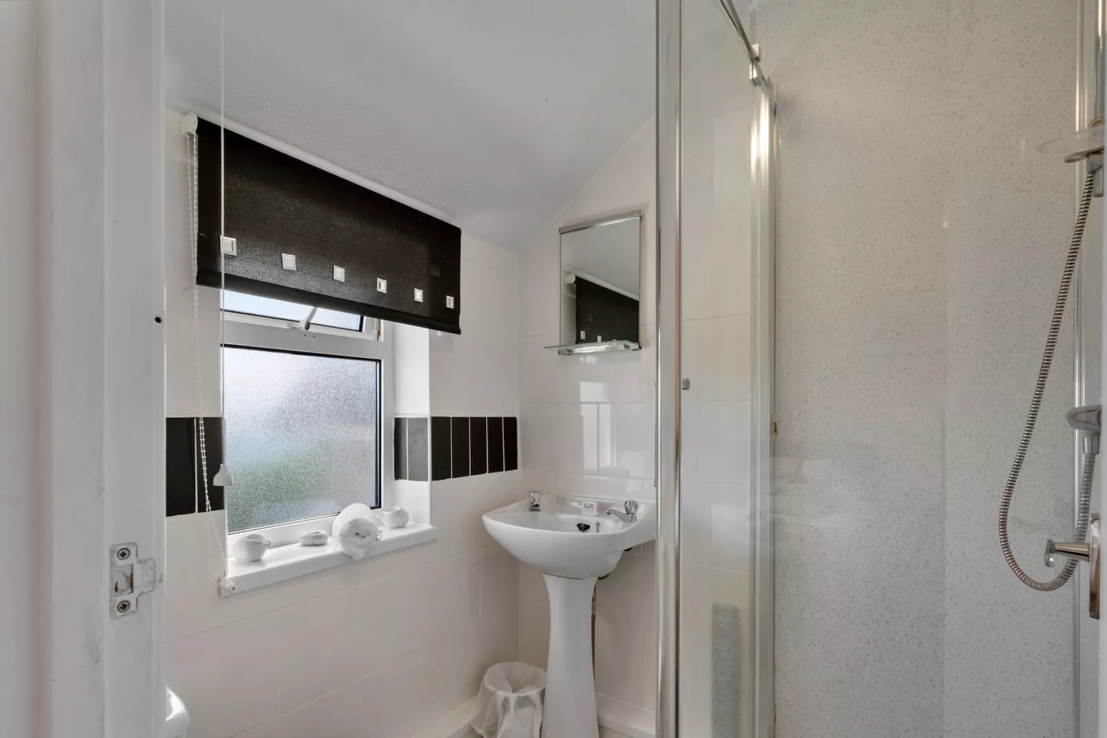 No. 10 Porthmeor-Bathroom