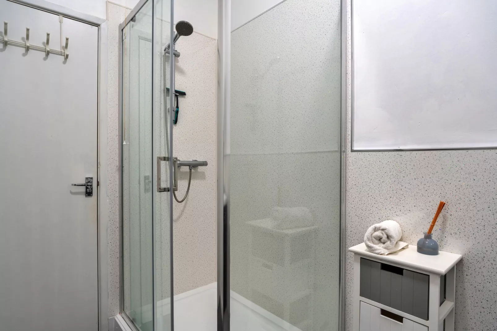 No. 6 Porthgwidden-Bathroom