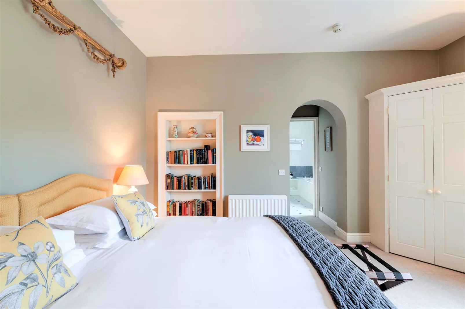 Historic Castle on River Tamar-Chambre