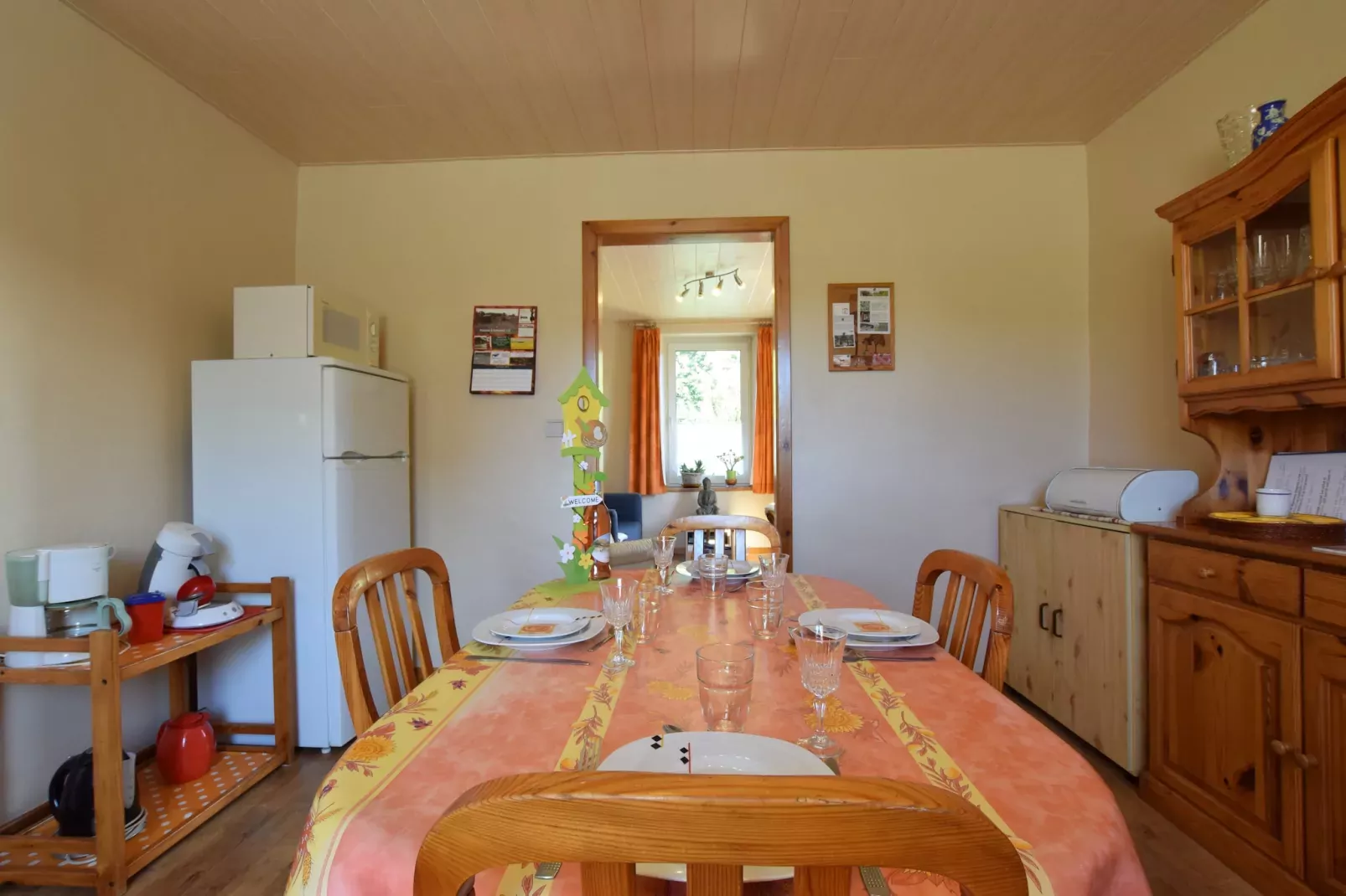 Le Simplement 2-Dining room