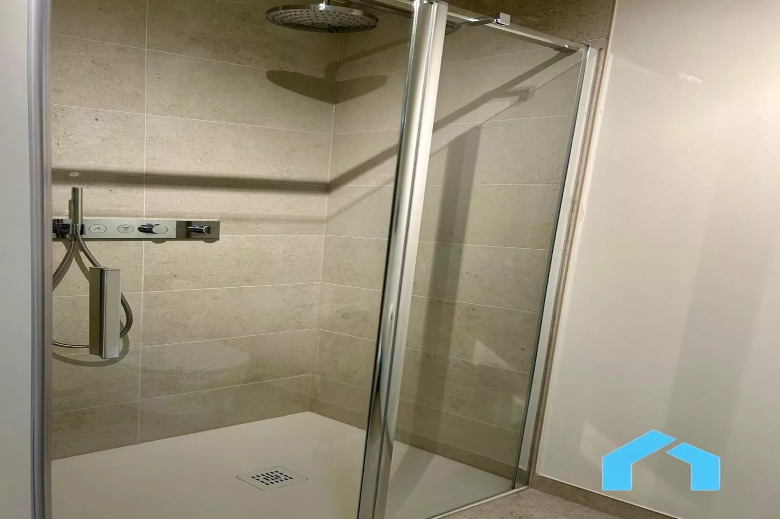Emeraude 11-Bathroom