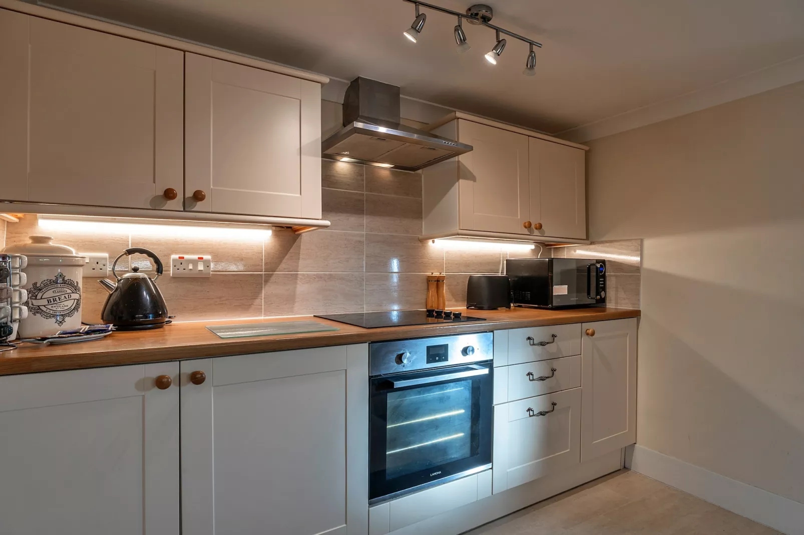 Trennal Barn-Kitchen