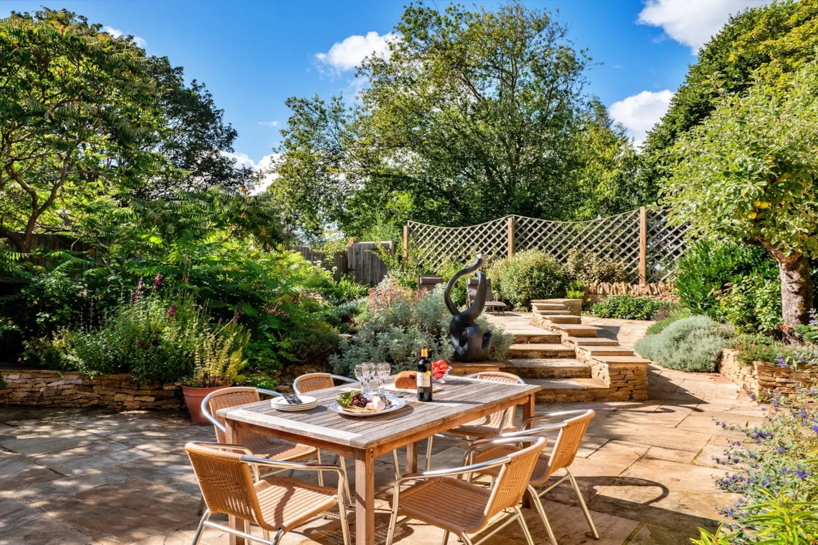 Berry Pen Cottage-Gardens summer