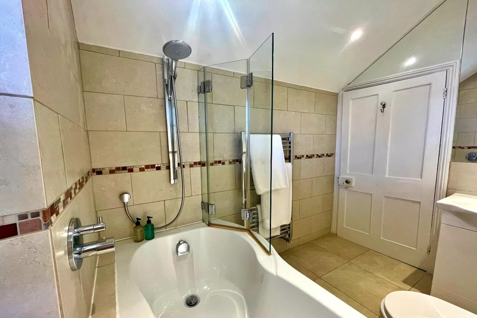 Lodge Cottage-Bathroom