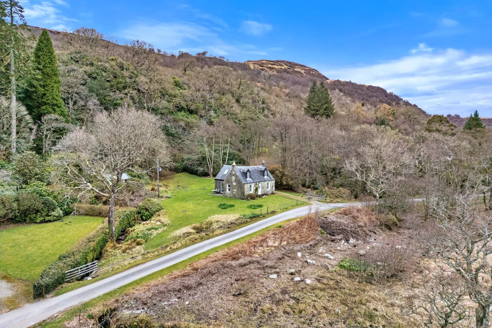 Lochead Cottage-Outdoor