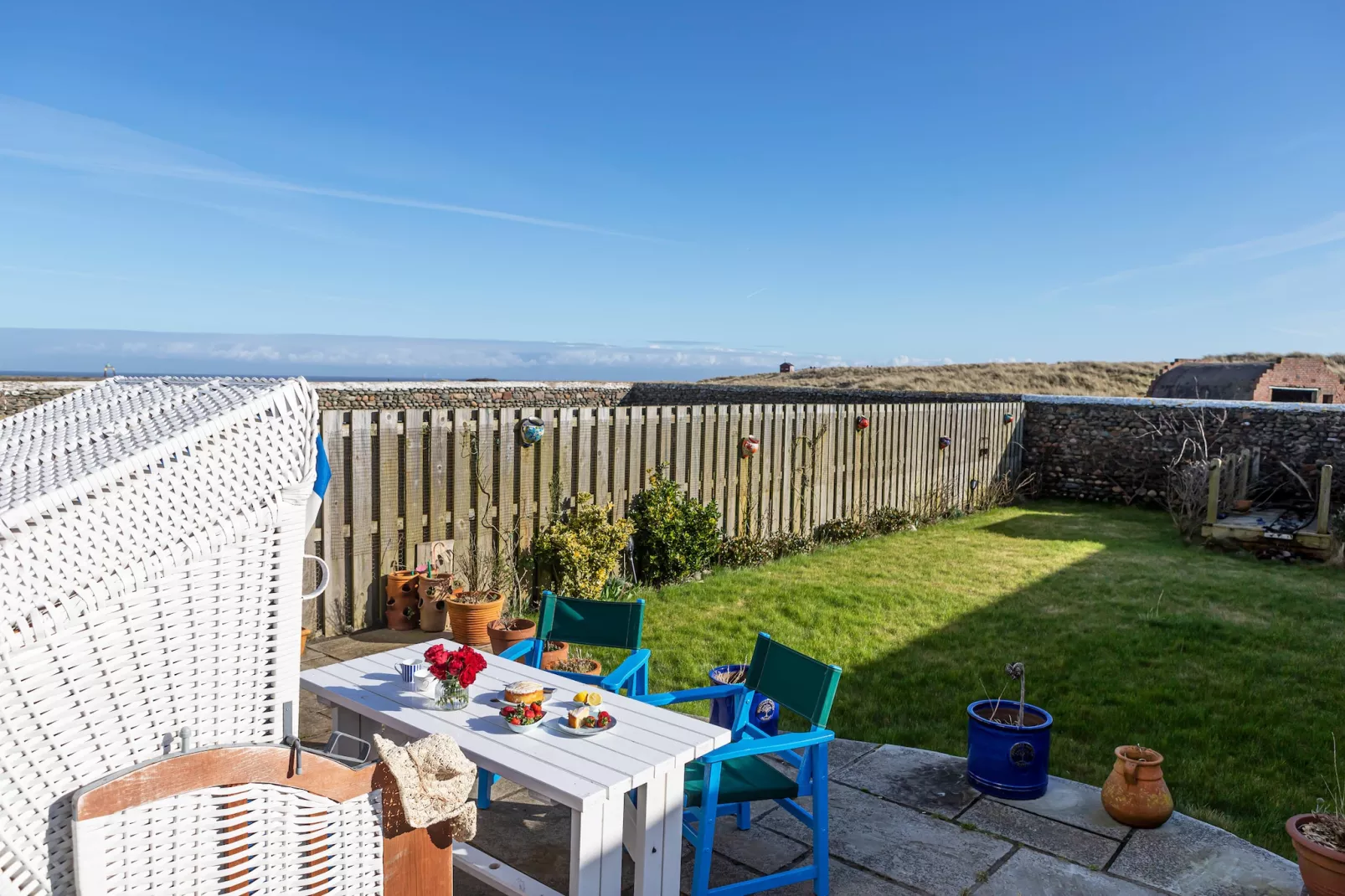 The Lighthouse Hide-Gardens summer
