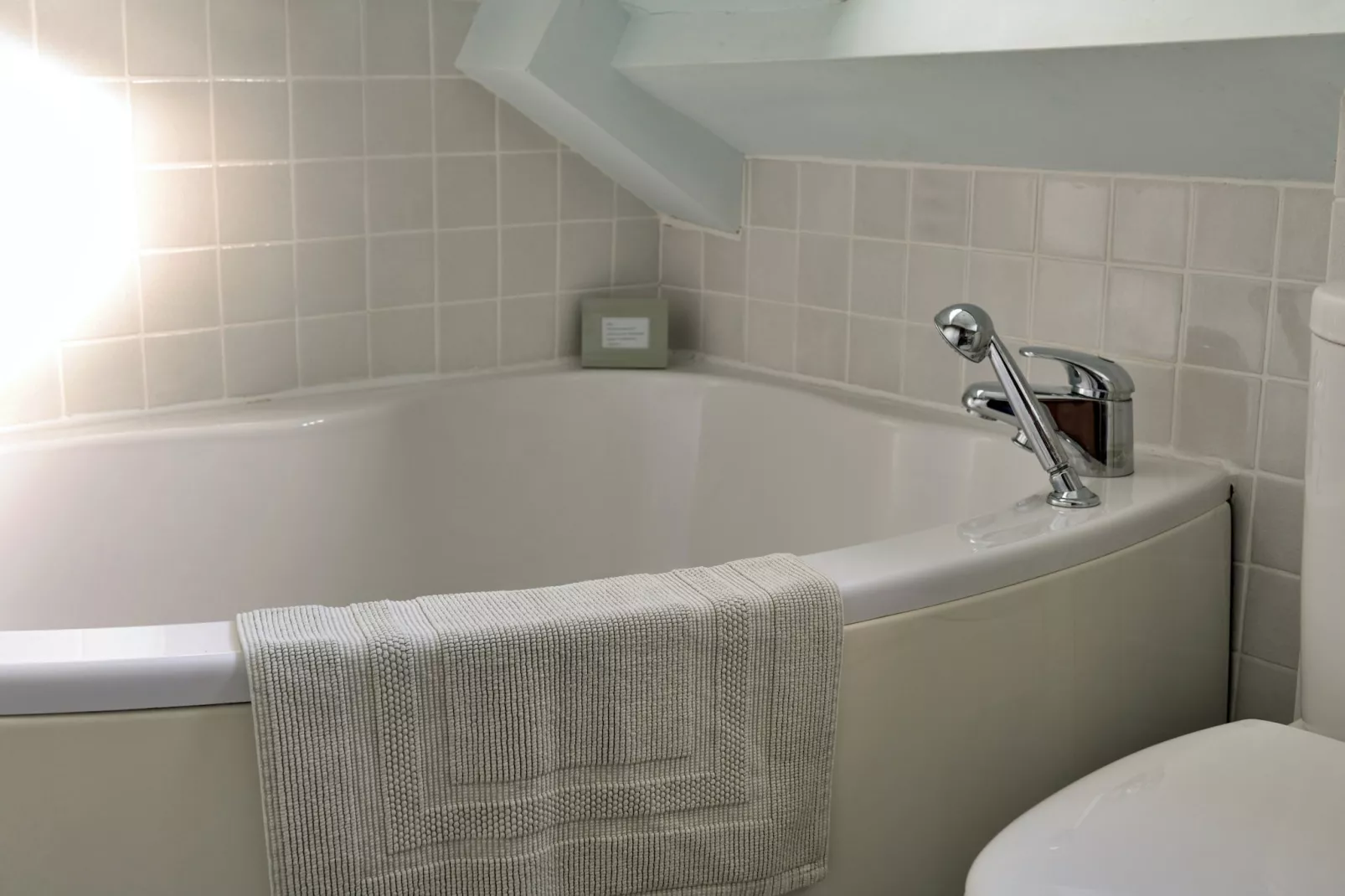 Dolwar Cottage-Bathroom