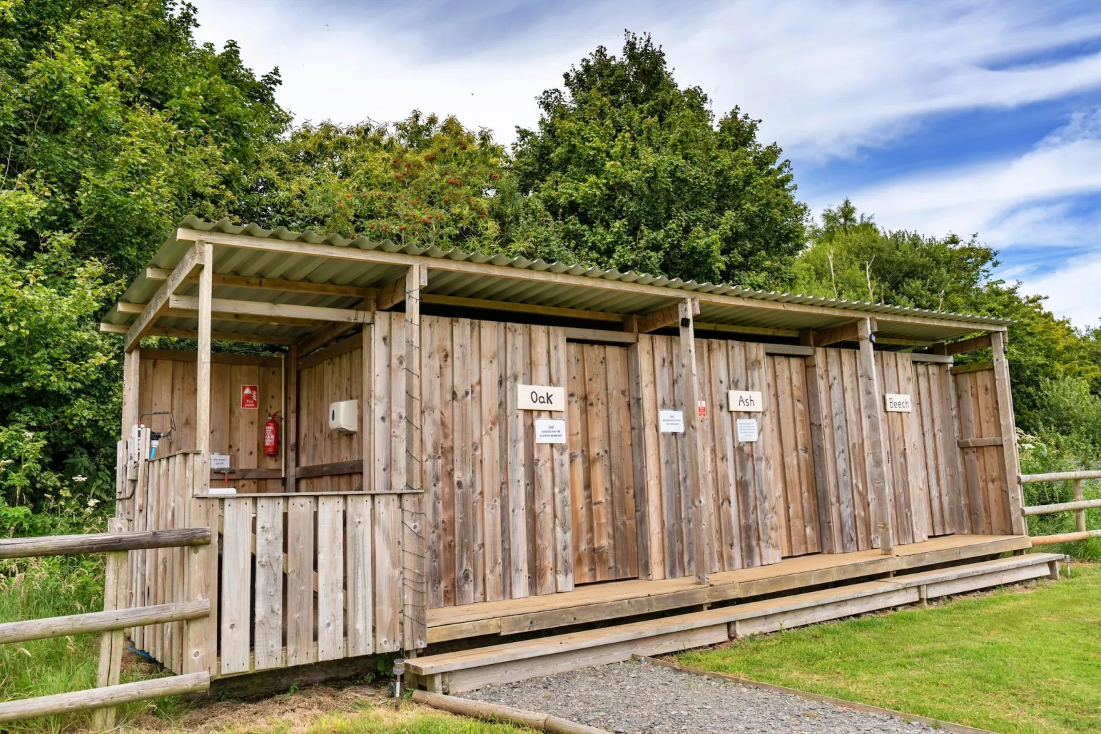 Oak Lotus Belle Tent-Bathroom
