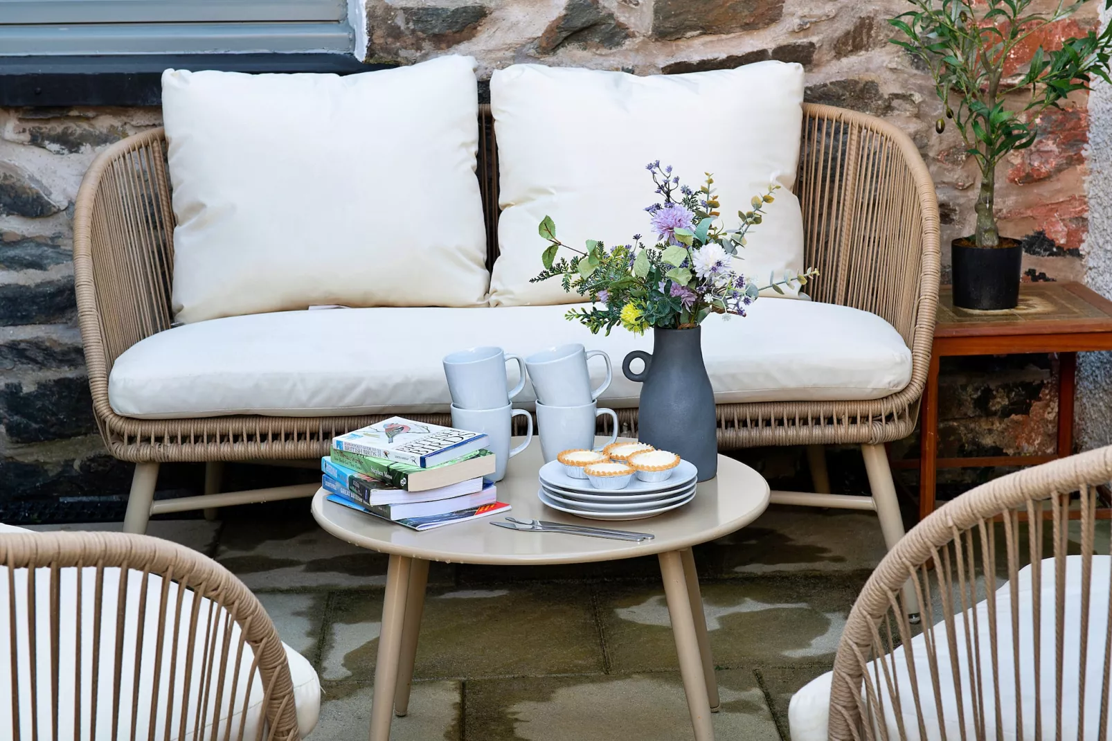 Bwthyn Llechi (Slate Cottage)-Terrace balcony