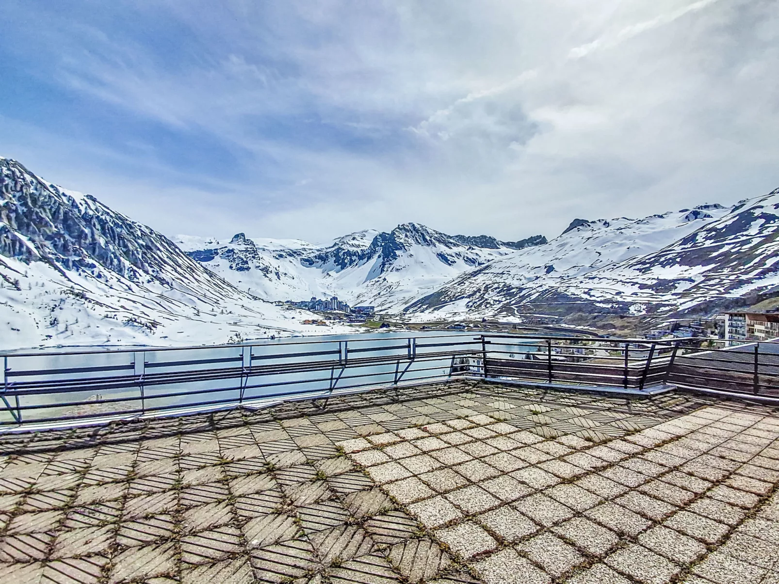 Palafour (Le Lac)-Outside