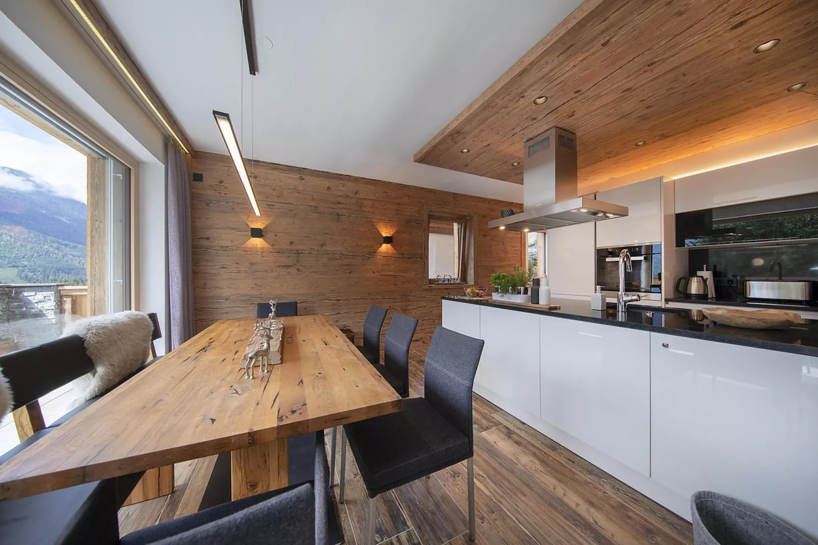 Nationalpark Chalet Rosenspitze-Dining room