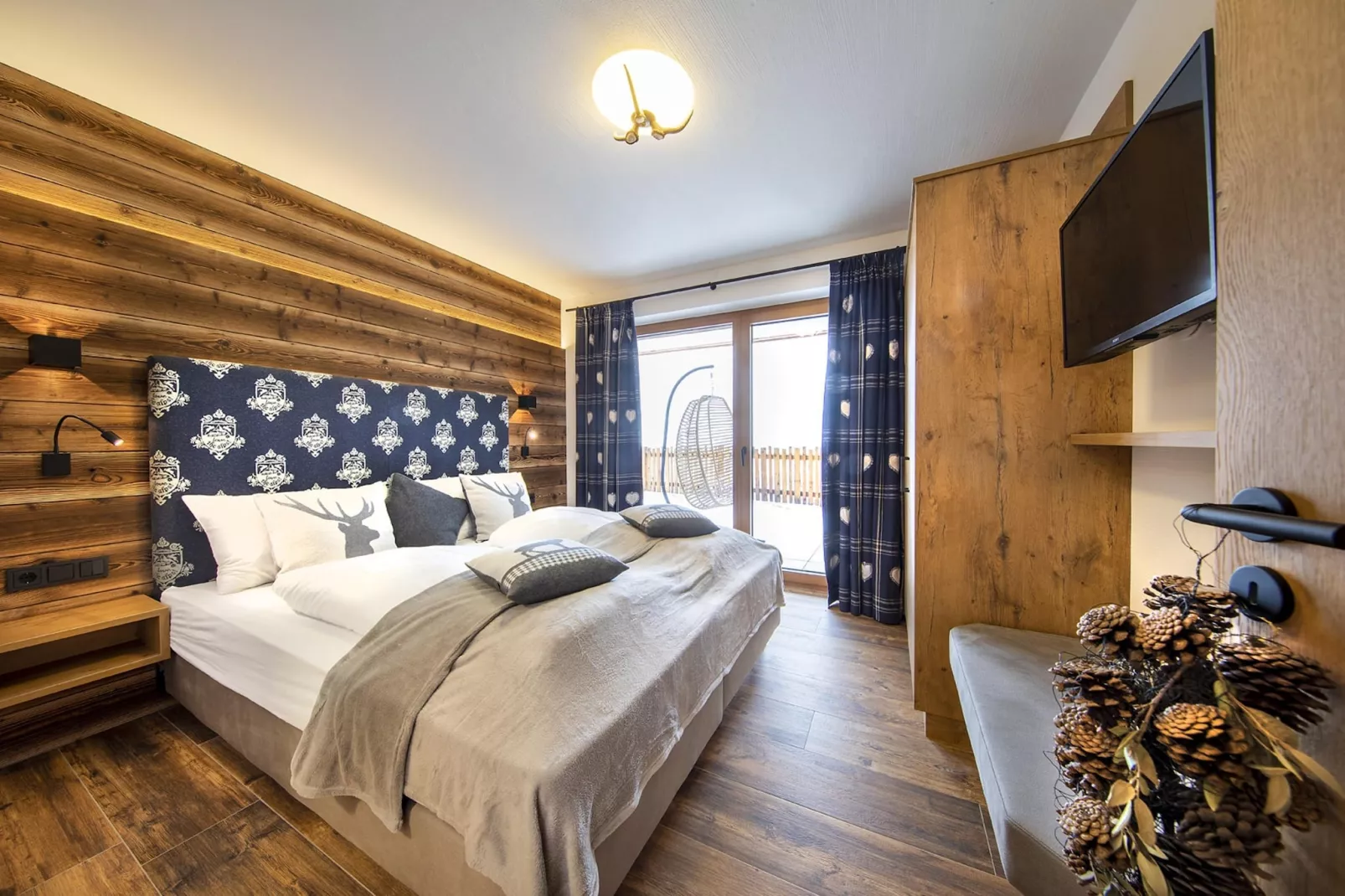 Nationalpark Chalet Schneespitze-Bedroom