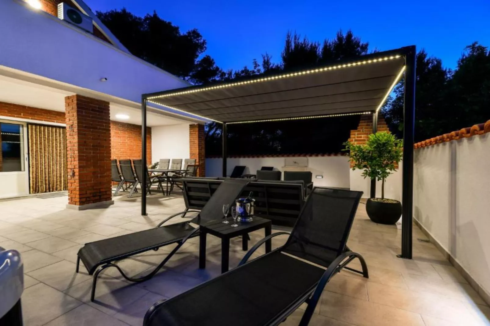 Four Bedroom Villa With Hot Tub-Extérieur