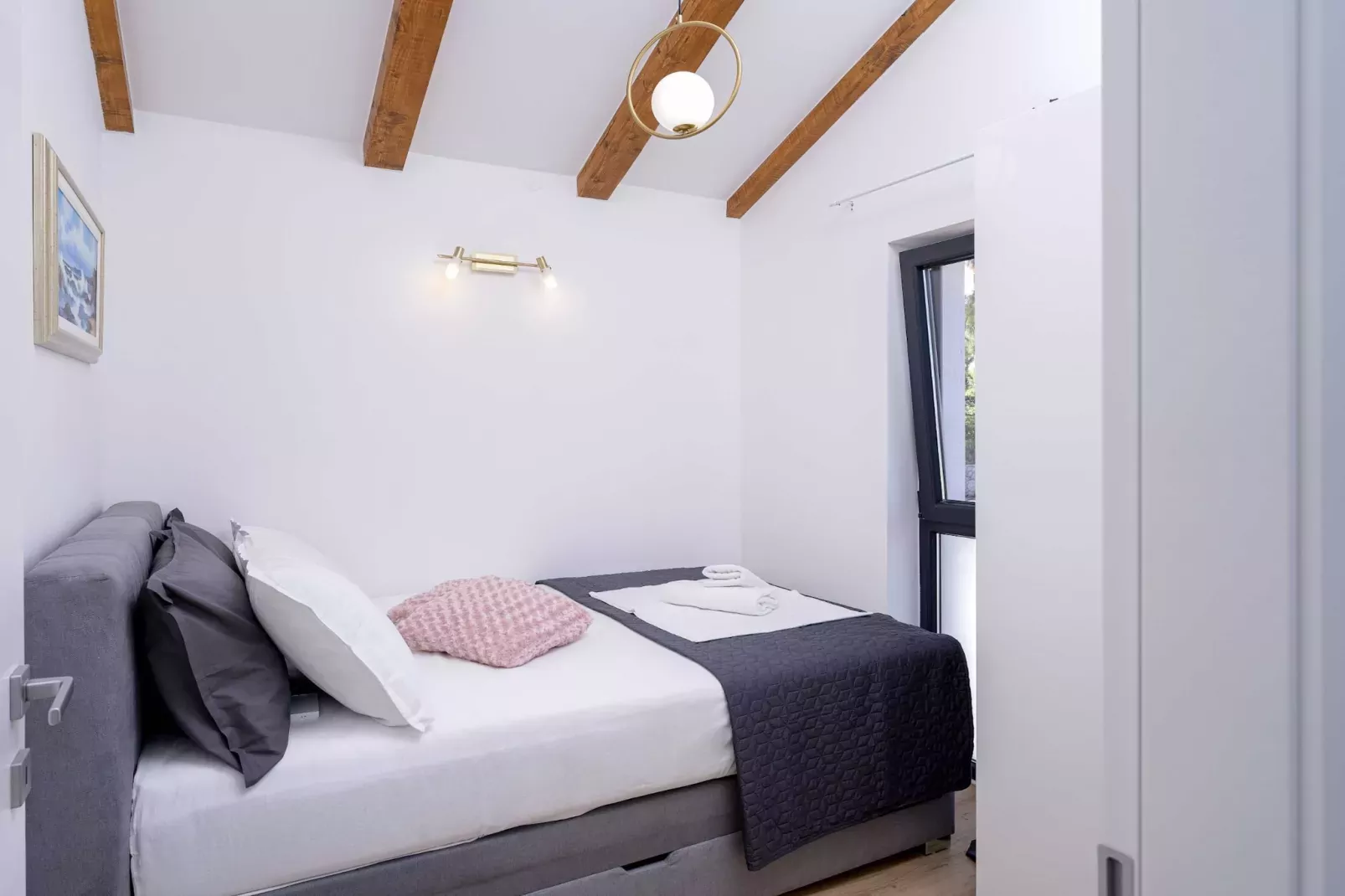 Villa Luce di Mare - Three Bedroom Villa with Pool-Bedroom