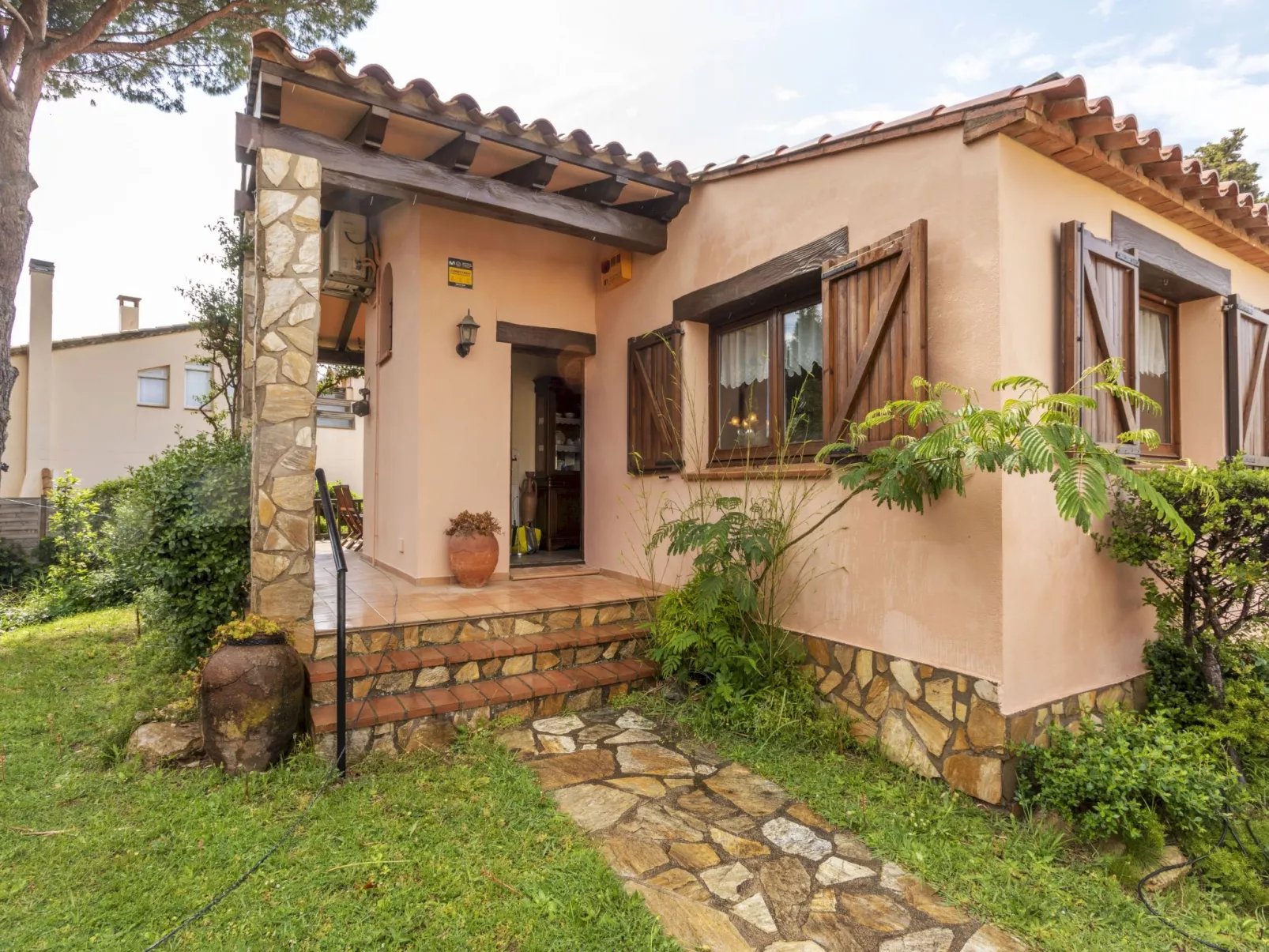 La Falguera-Outside