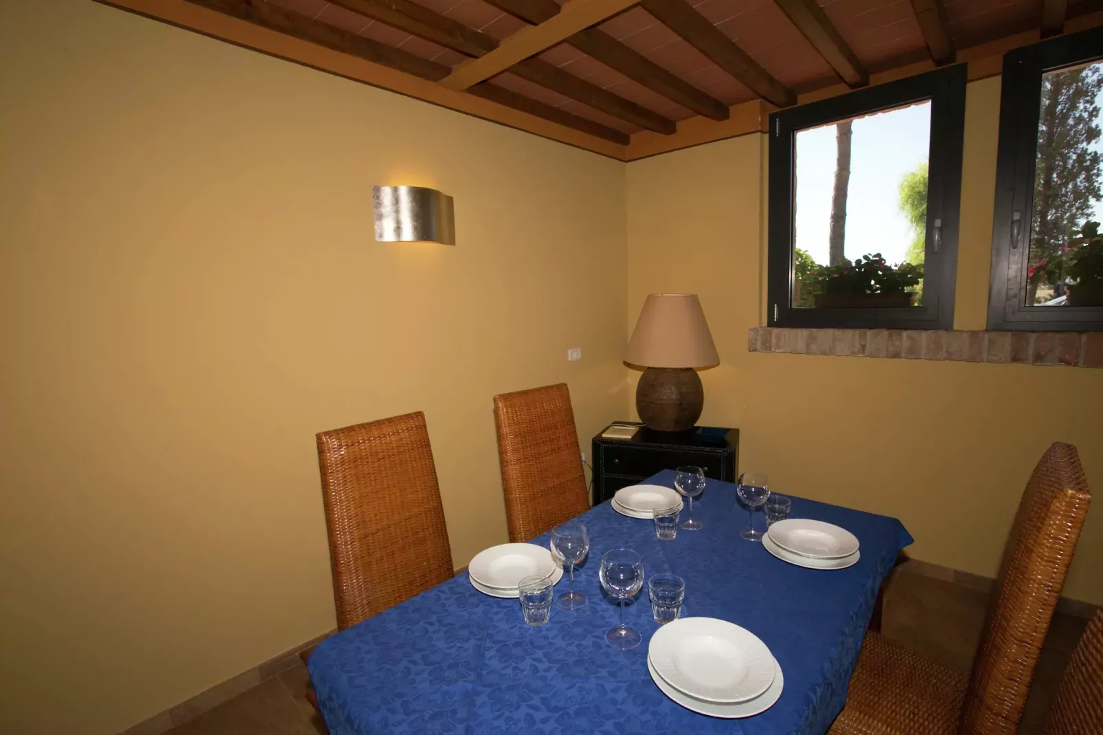 Laurento-Dining room