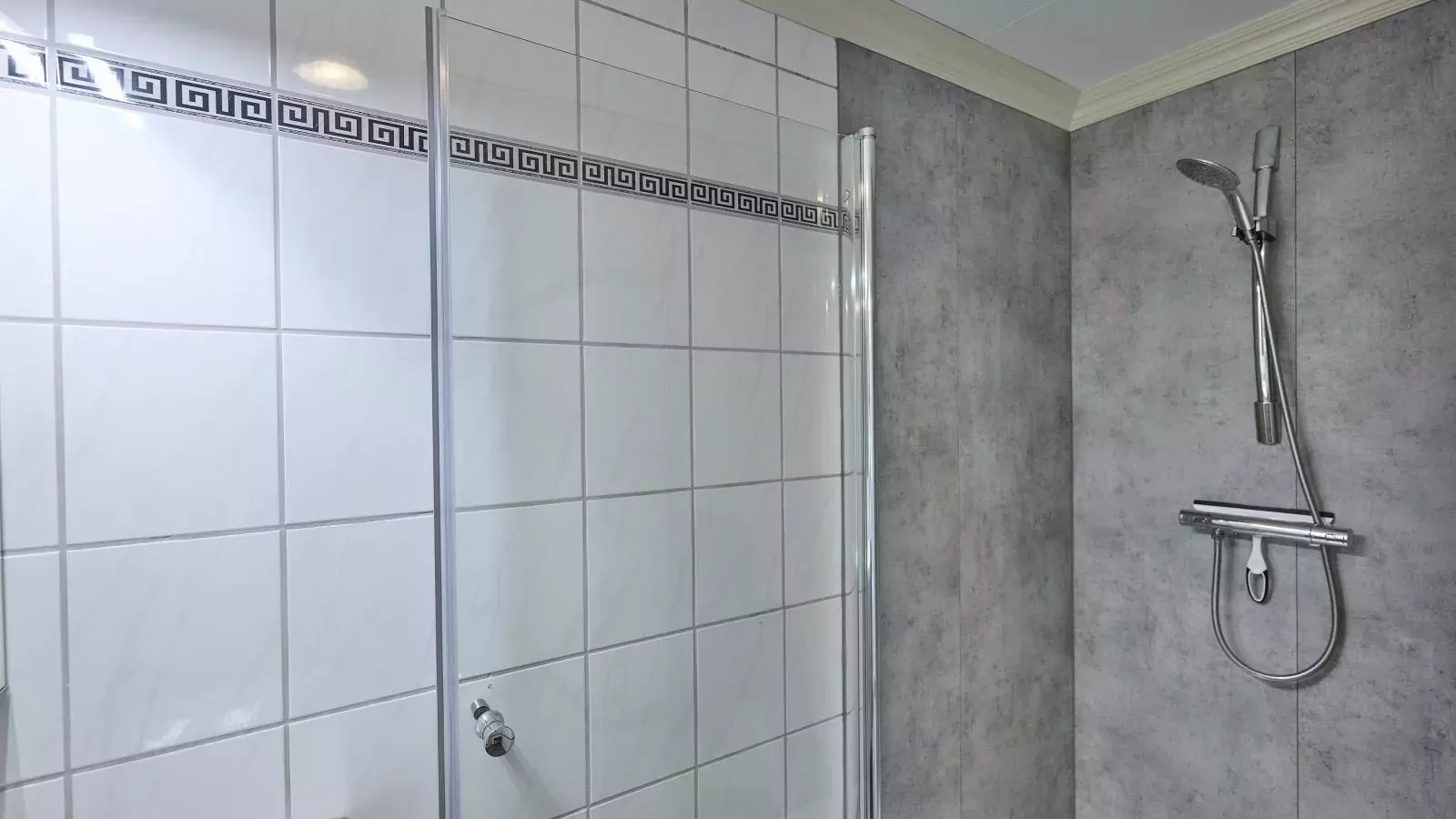 T Kaatsheuveltje 2-Bathroom