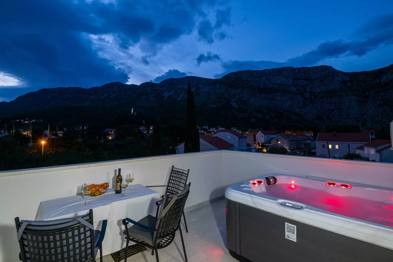Apartments Azzurro- One Bedroom Apartment with Terrace and Hot Tub ( Azzurro II-gornji)-Spa
