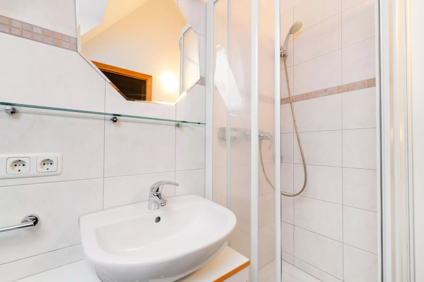 Kapitänsdeck 6 Pers 476-Bathroom