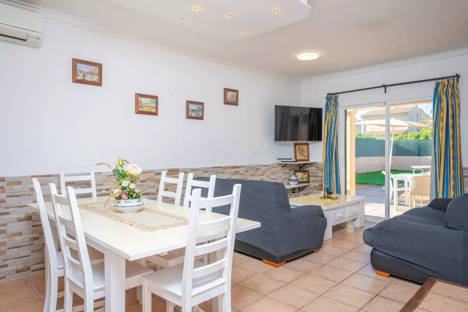 Casa Marcos-Dining room
