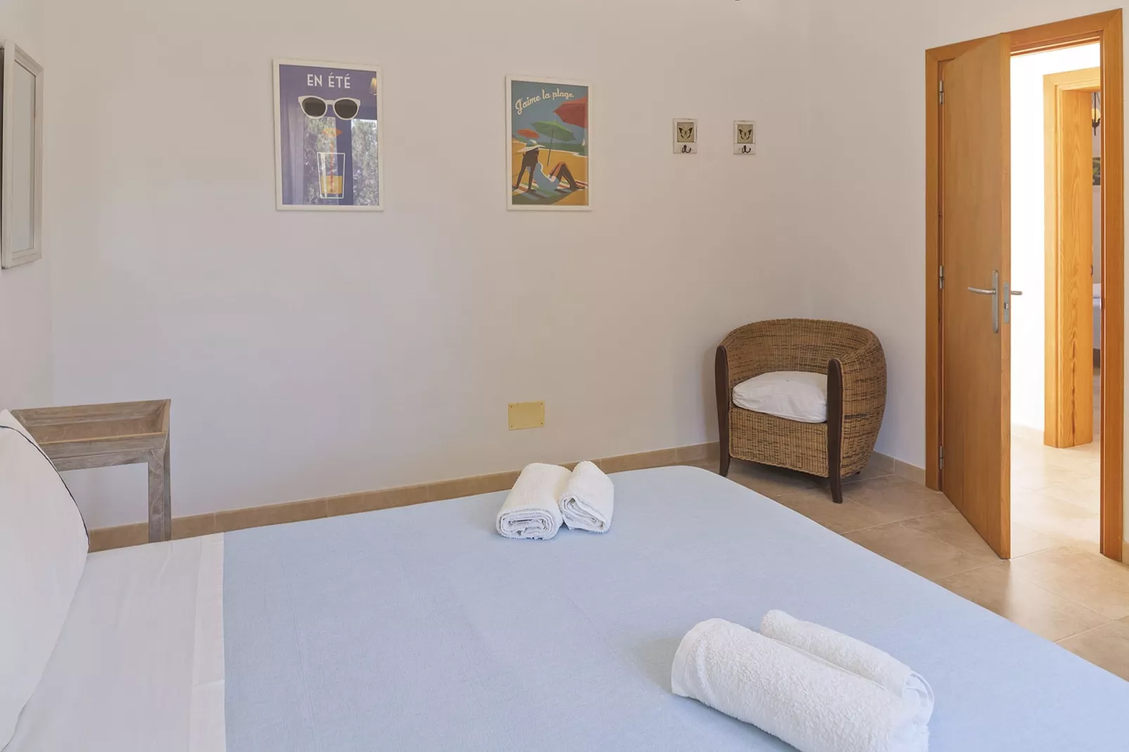 Es Lliri Blanc-Image-tags.