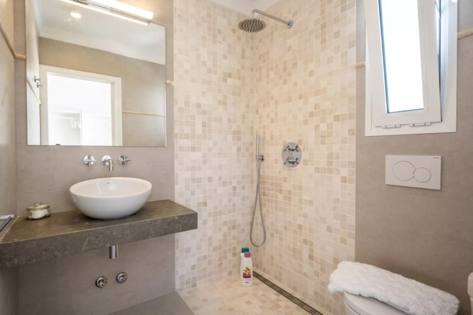 Villa Mila-Image-tags.