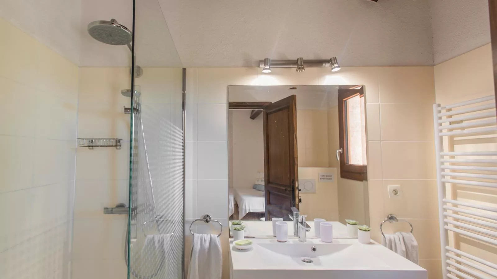 Entre les vignes-Bathroom
