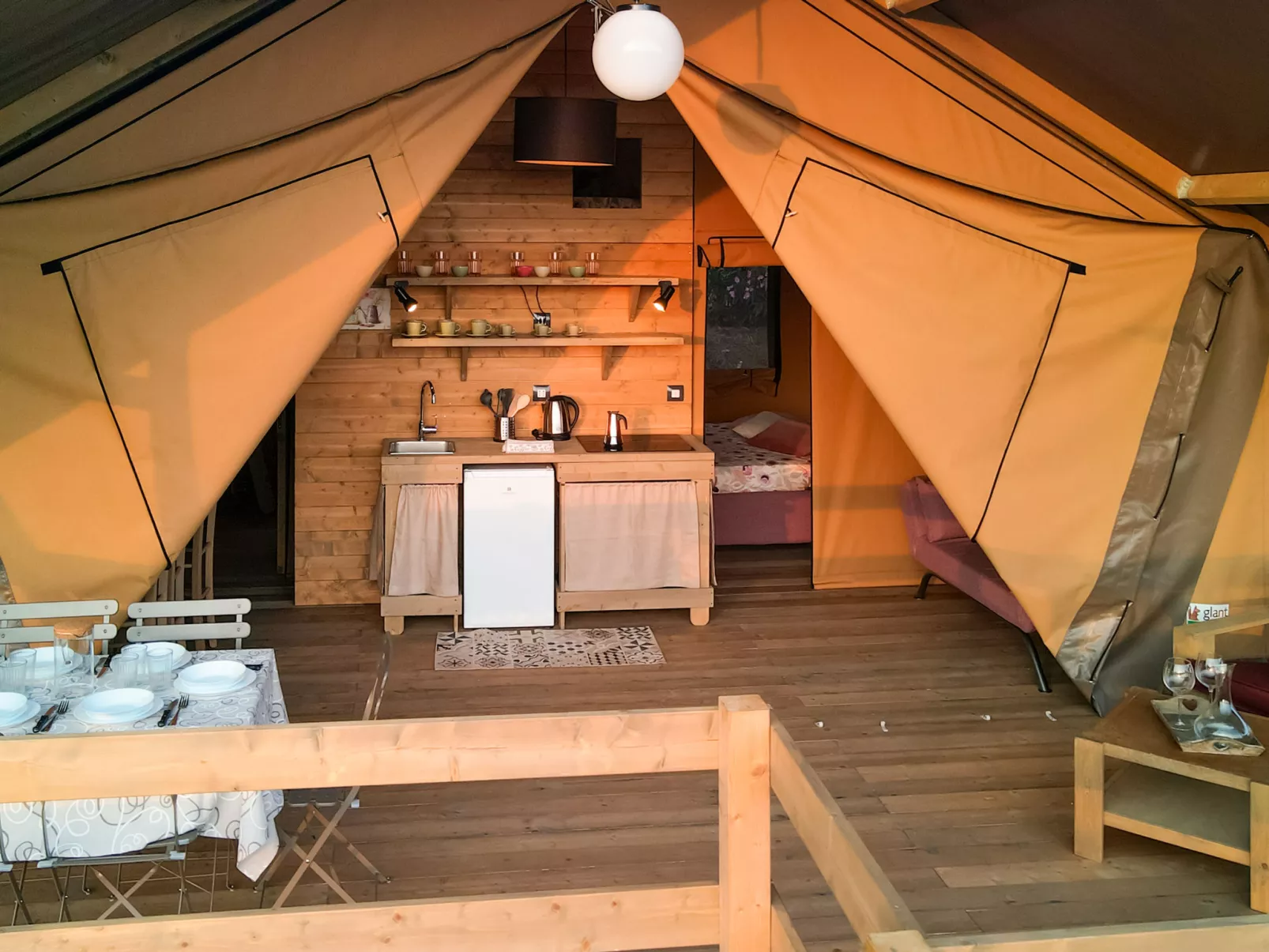 Glampingtent Zeus-Drinnen