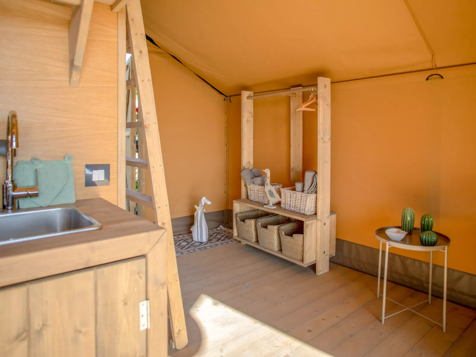 Glampingtent Minerva-Drinnen
