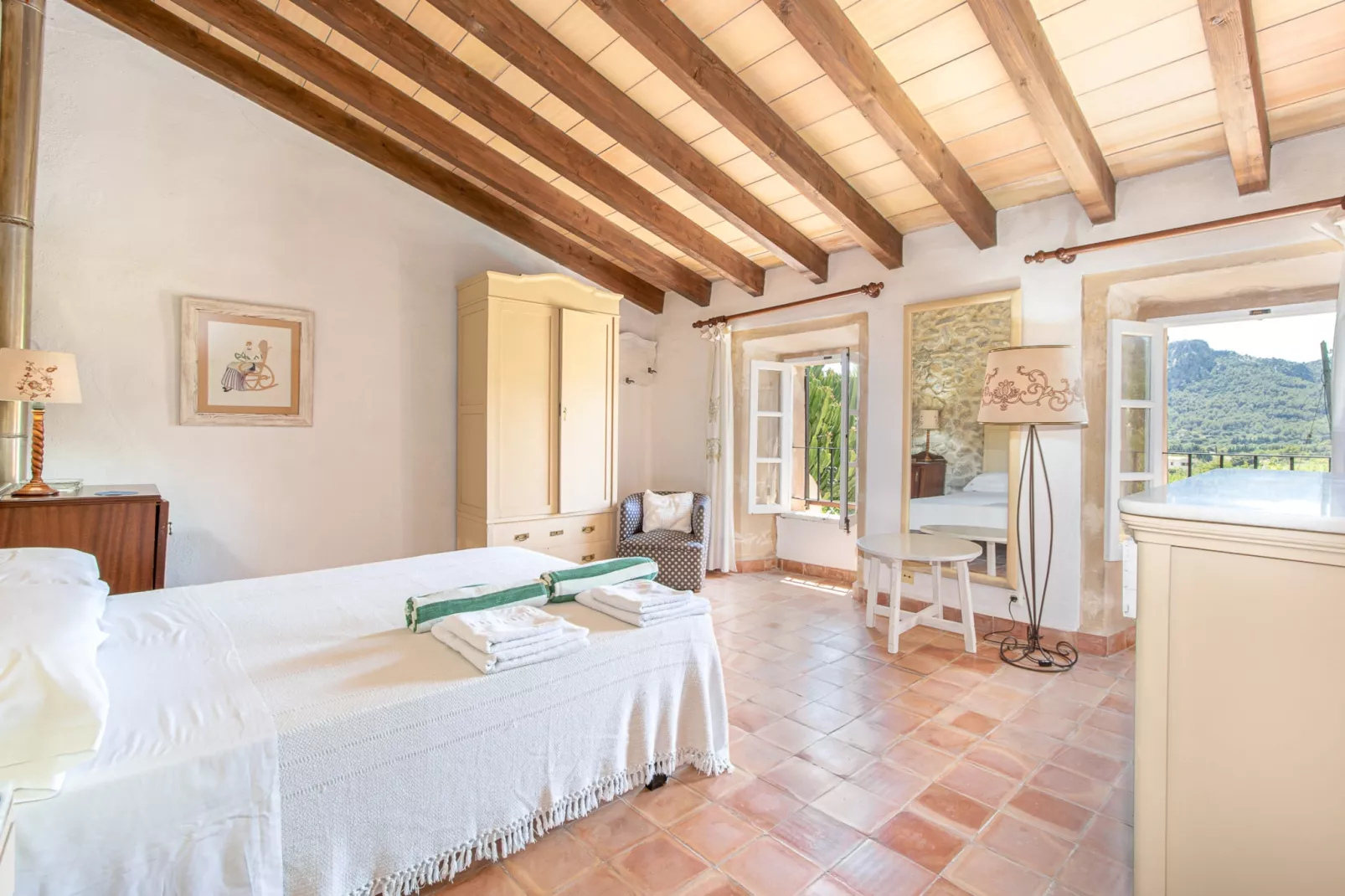 Ca na Pereta: Encanto Tradicional con Piscina Priv-Bedroom