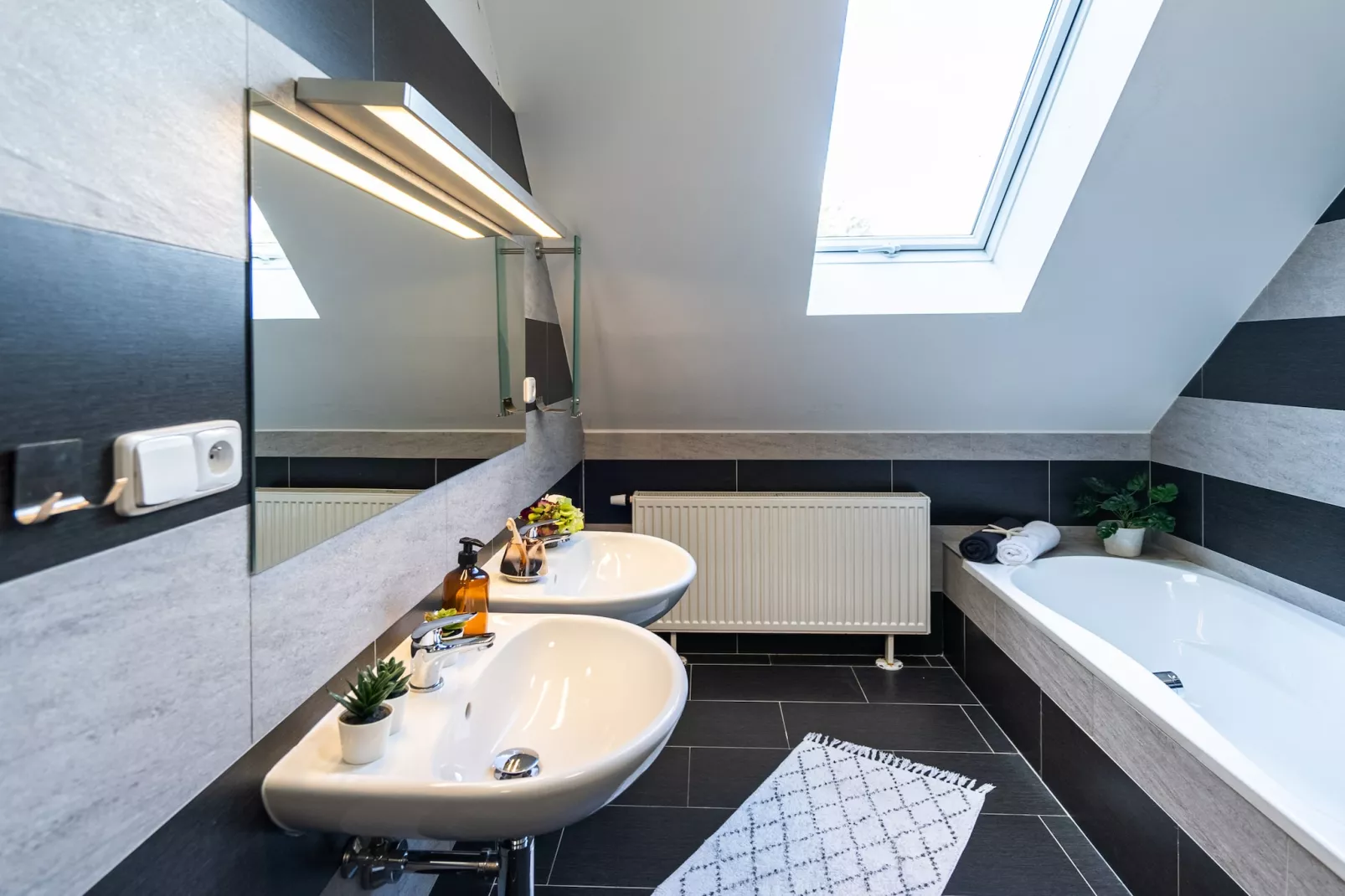 Lesany SLJK425-Bathroom