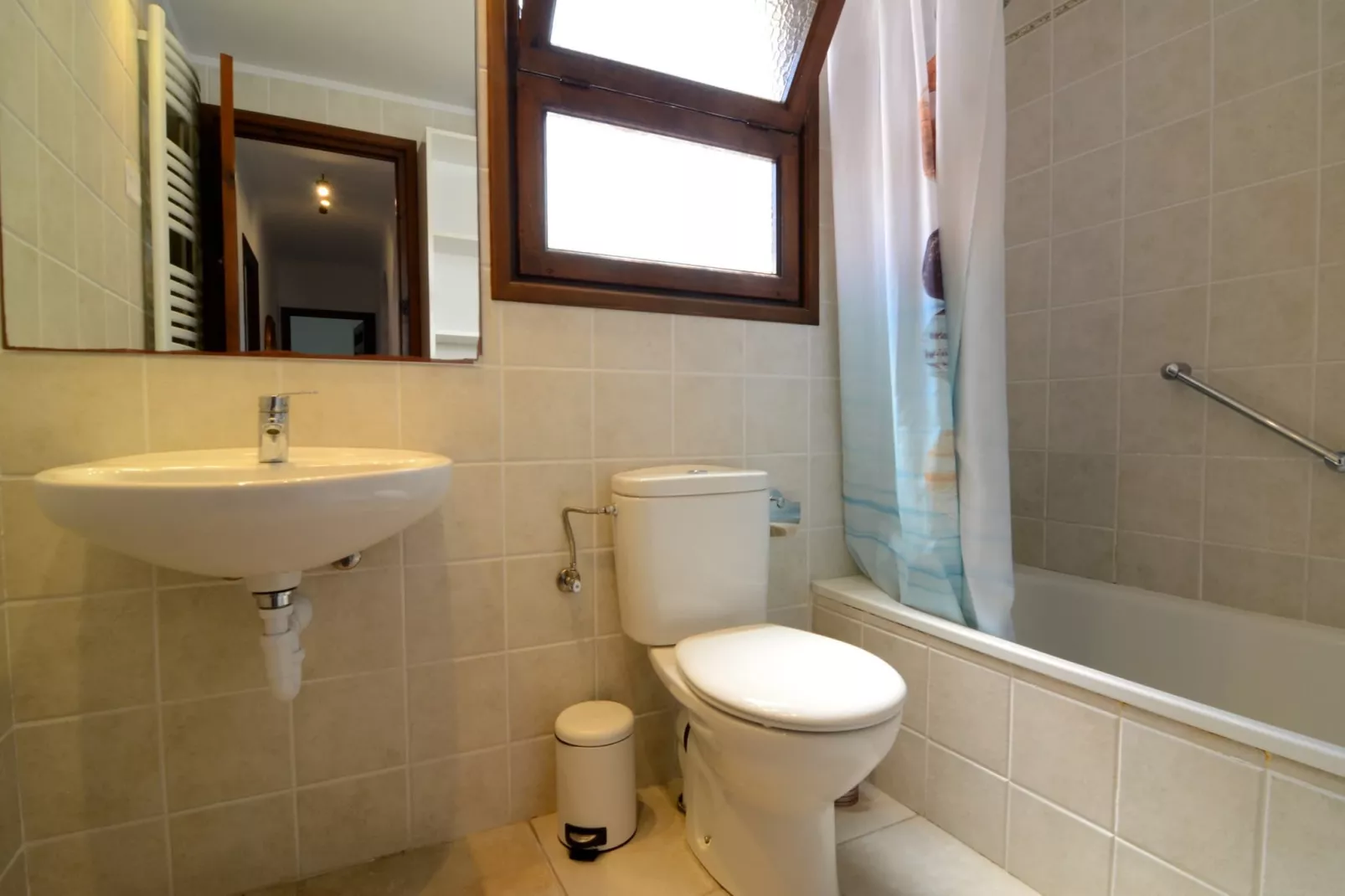 LES ACACIES 10-Bathroom