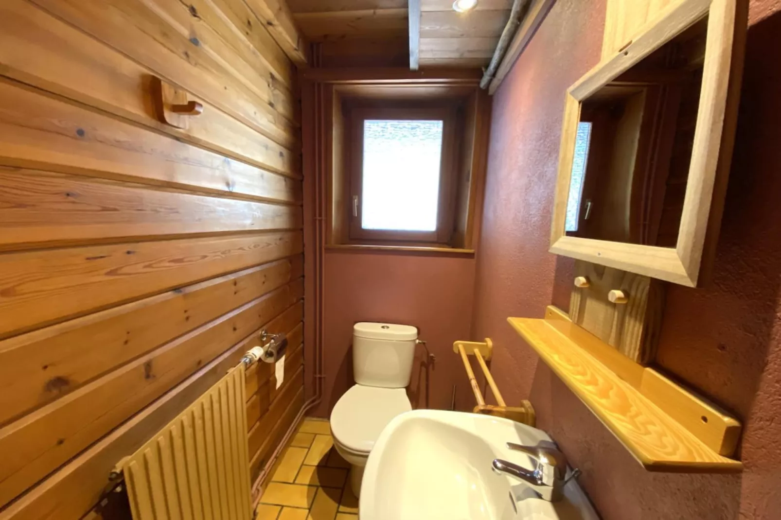 LE RENNE  Chalet en bois au calme avec SPA Jacuzzi-Salle de bain