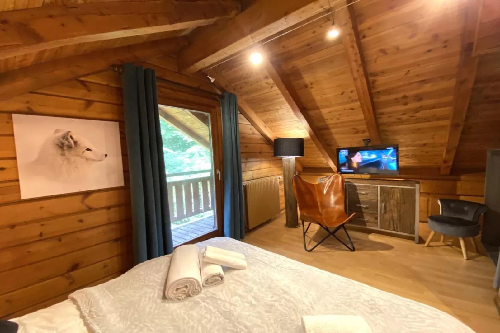 LE RENARD  Chalet en bois au calme-Bedroom