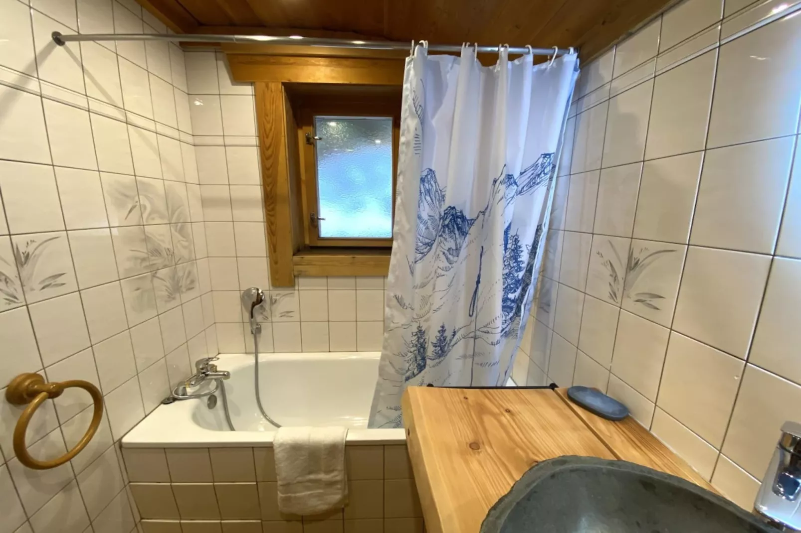 LE GRAND CERF  Chalet en rondins avec SPA Jacuzzi-Badezimmer
