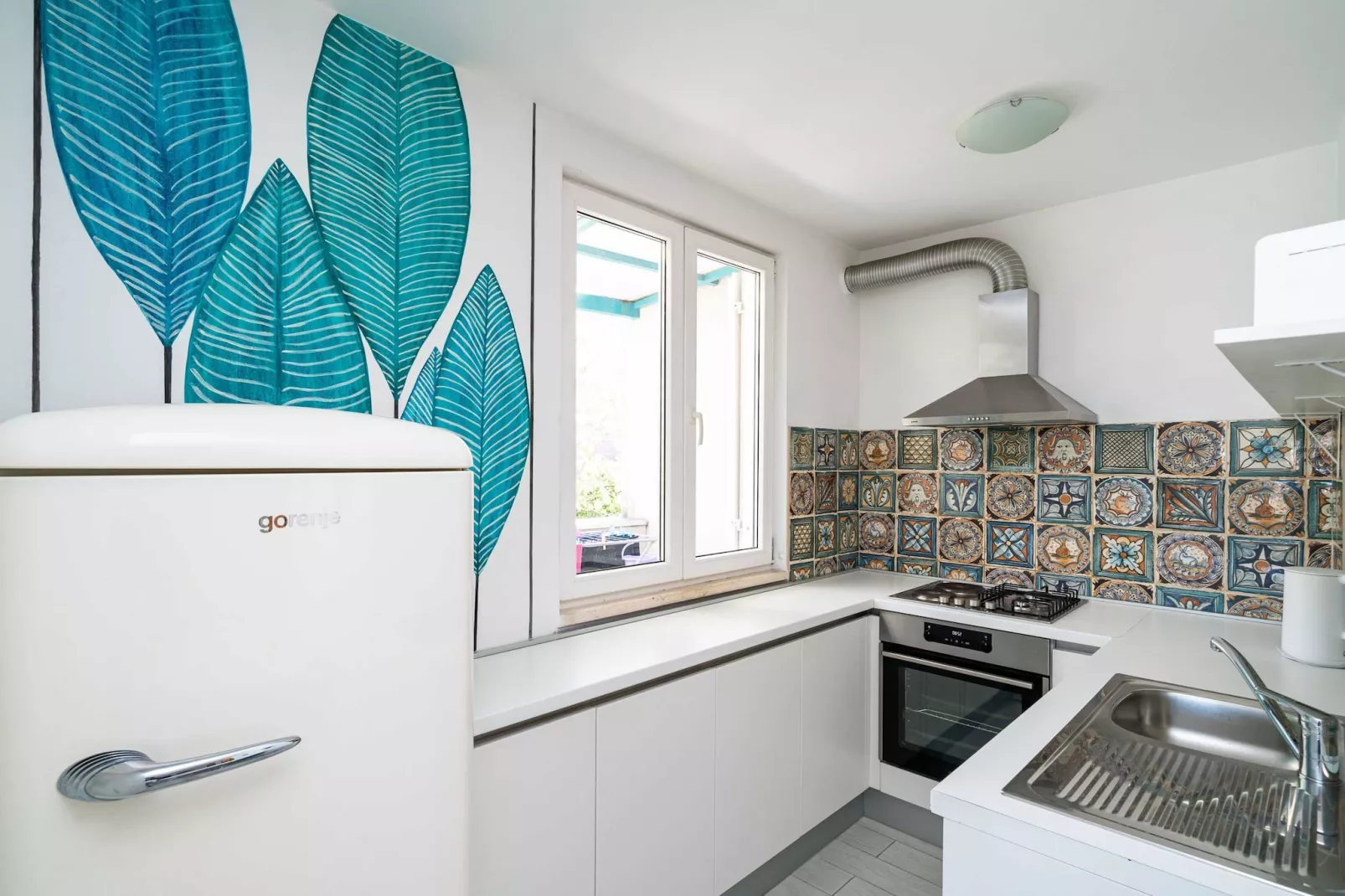 Apartment Radovan - One-Bedroom Apartment with Balcony and Sea View-Küche