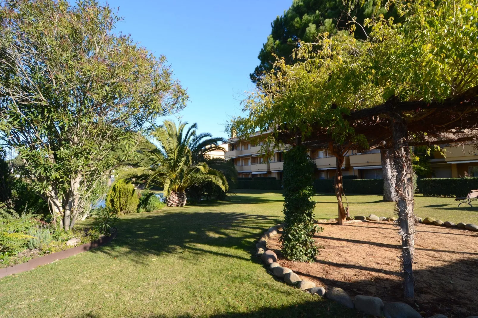 RIELLS BLAU E 202-Outdoor
