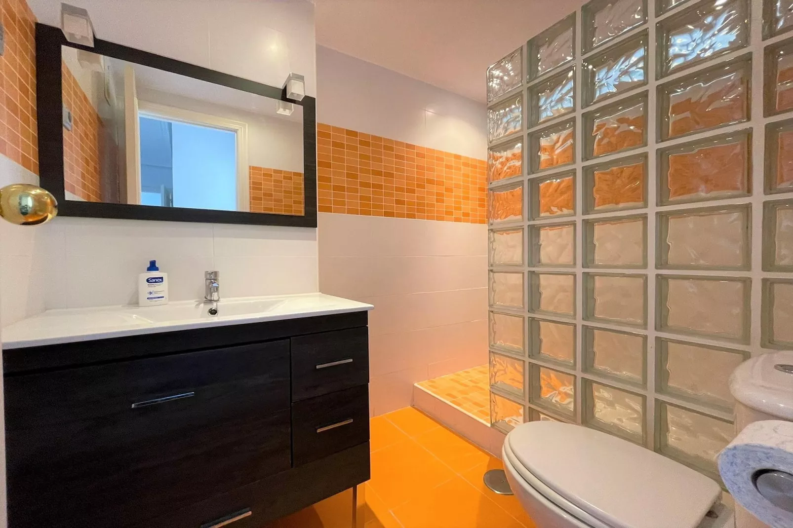 Apartamento con piscina frente al mar en La Manga del Mar Menor-Salle de bain