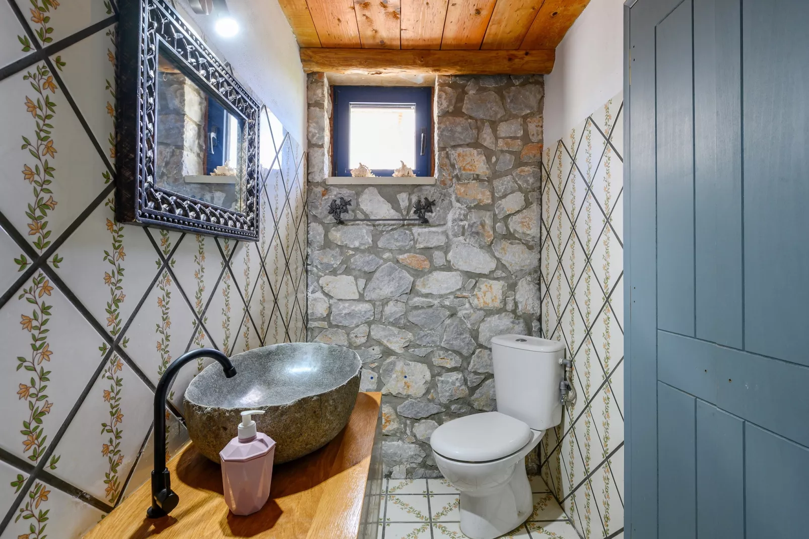 Manousaki-Bathroom