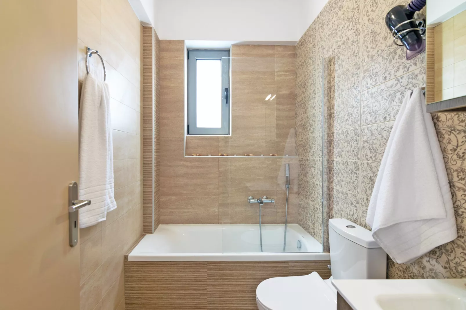 Bessie's dream-Bathroom