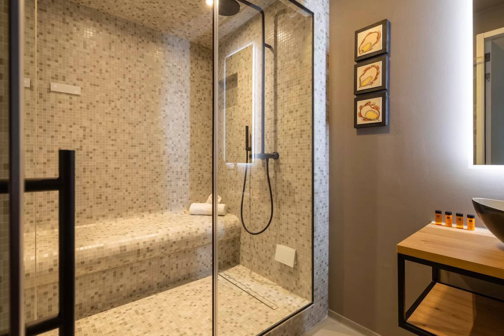 Appartement Vista Maris - Havenweg 8-28  Sint-Annaland-Bathroom