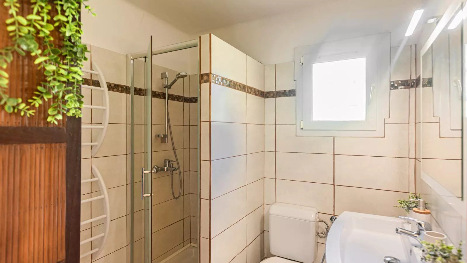 Les Romarins-Bathroom