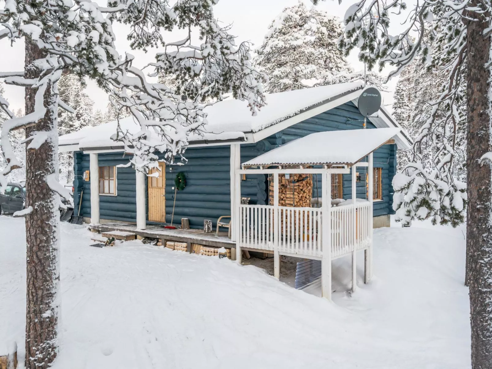 Aurora cabin-Outside
