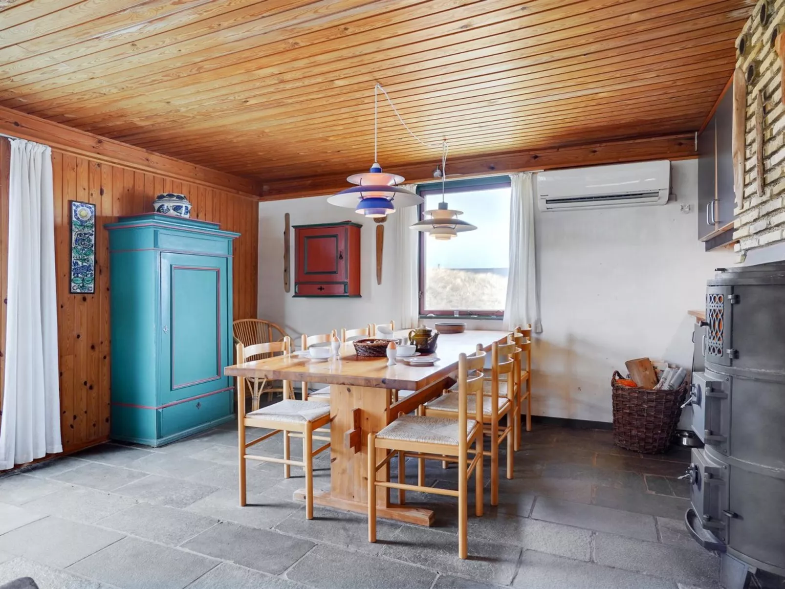 "Thorid" - 200m from the sea-Inside