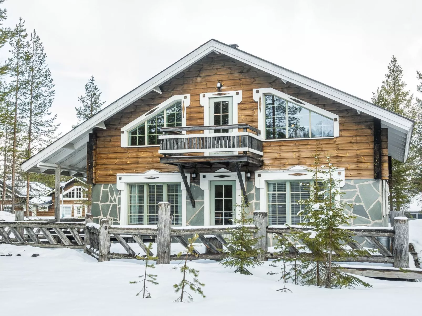 Villa pirkkalinna-Outside