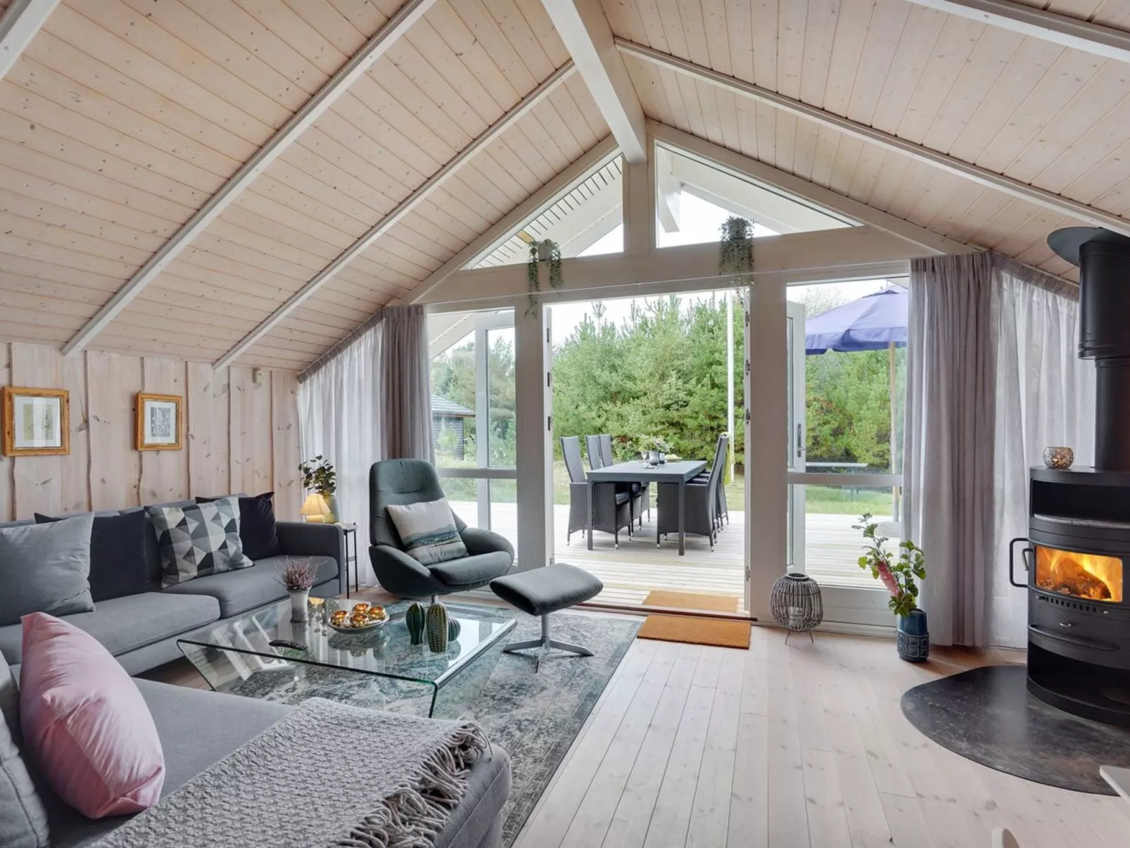 "Varpu" - 1.6km from the sea-Inside